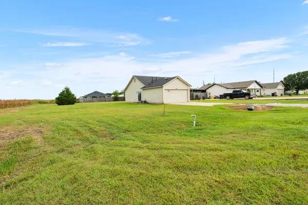 407 E Pietzsch ST, Bartlett, TX 76511