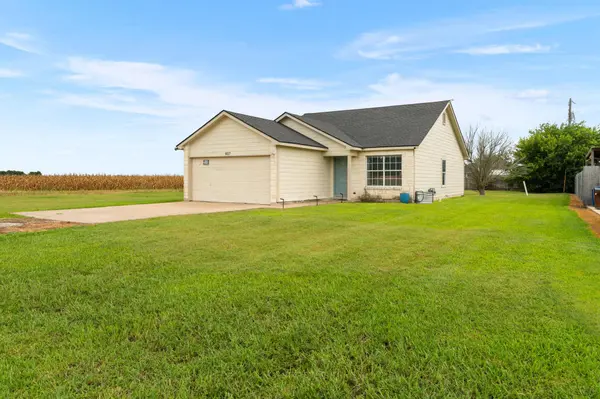 407 E Pietzsch ST, Bartlett, TX 76511
