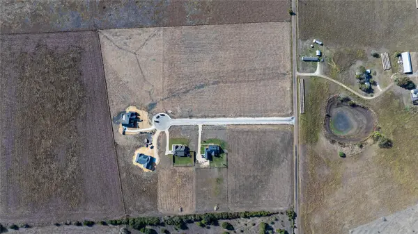 102 Country View LN, Schulenburg, TX 78956