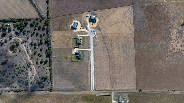 102 Country View LN, Schulenburg, TX 78956