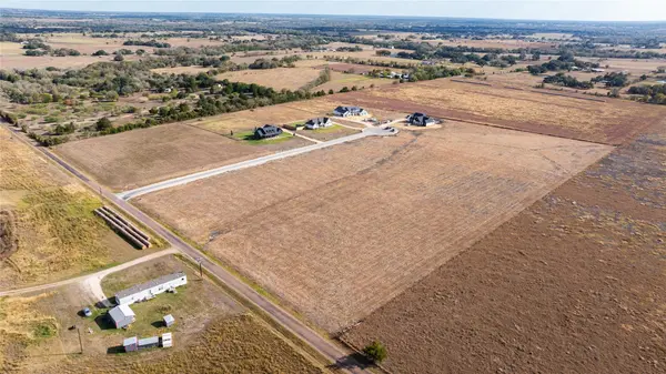 102 Country View LN, Schulenburg, TX 78956