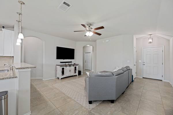 382 Limerick RD, Buda, TX 78610