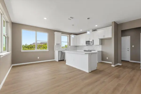 151 Bianca CIR, Del Valle, TX 78617