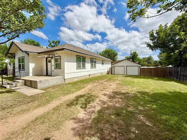 1401 W 7th ST, Taylor, TX 76574