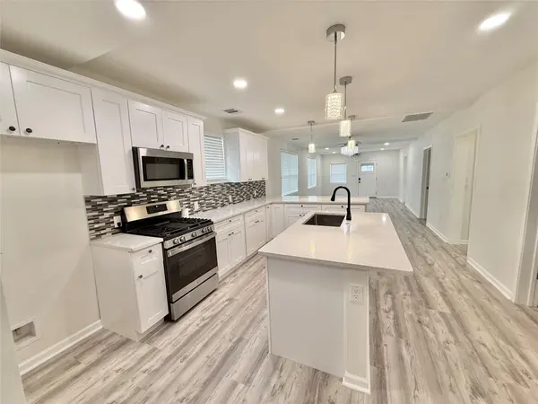 1401 W 7th ST, Taylor, TX 76574