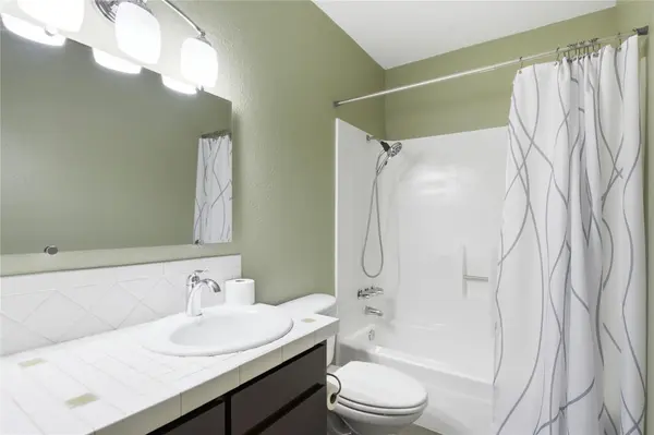 2302 E Side DR #18, Austin, TX 78704