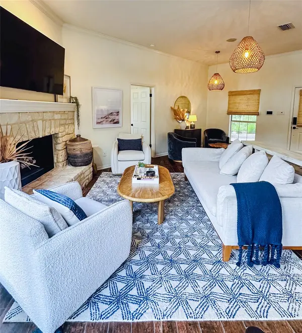 2910 Edgewater DR, Austin, TX 78733