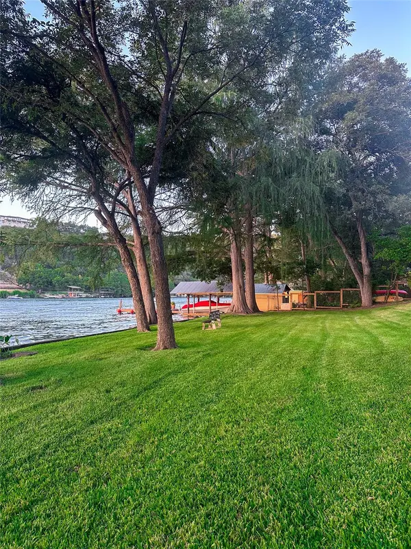 2910 Edgewater DR, Austin, TX 78733