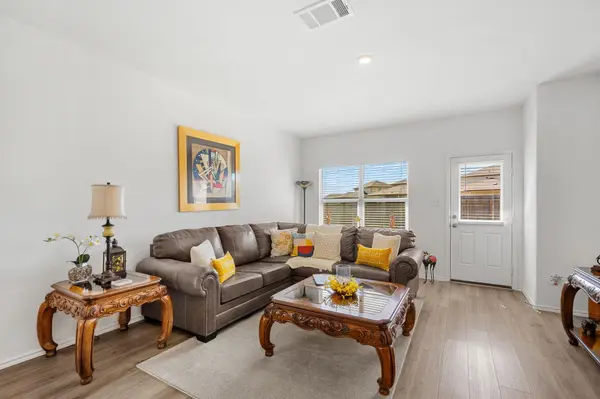 200 Montego ST, Hutto, TX 78634