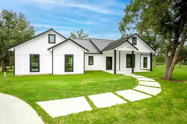 337 Smitty LN, Lockhart, TX 78644