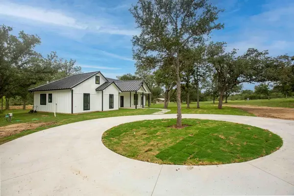 337 Smitty LN, Lockhart, TX 78644