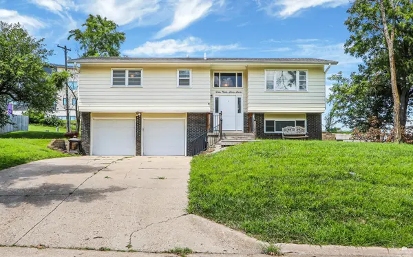 1925 Blue Hills RD, Manhattan, KS 66502