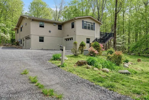 341 Packanack DR, Clifton Twp, PA 18424