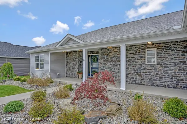 114 Osprey LN, Archbald, PA 18403