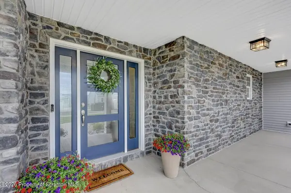 114 Osprey LN, Archbald, PA 18403