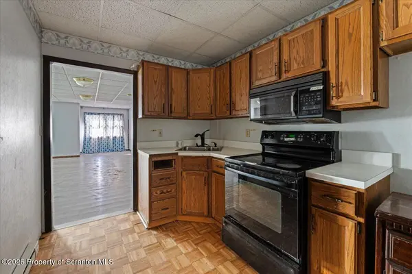 810 George ST, Throop, PA 18512