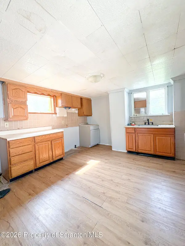 624 Hemlock ST #Rear Right, Scranton, PA 18505