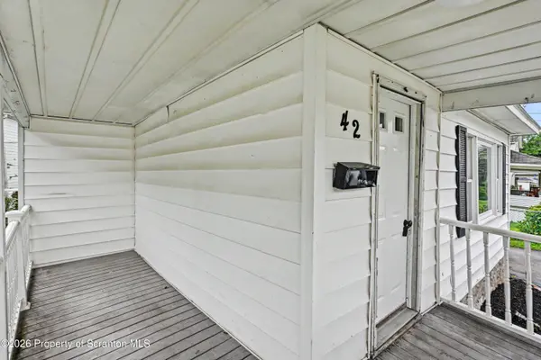 42 Upper Powderly ST, Carbondale, PA 18407