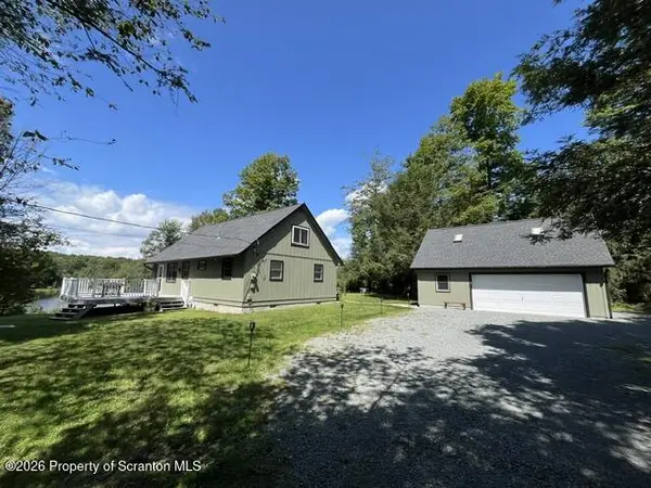 5 E Lake RD, Madison Twp, PA 18444