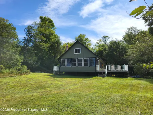 5 E Lake RD, Madison Twp, PA 18444
