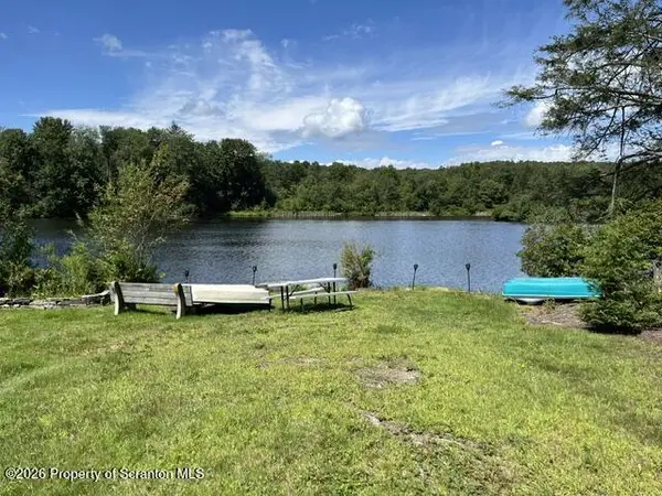 5 E Lake RD, Madison Twp, PA 18444