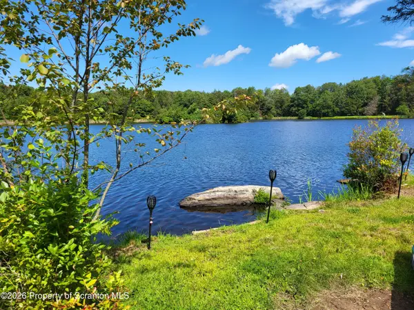 5 E Lake RD, Madison Twp, PA 18444