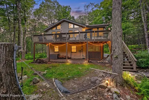 12 Mildred DR, Clifton Twp, PA 18424
