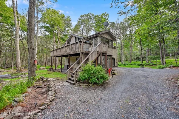12 Mildred DR, Clifton Twp, PA 18424