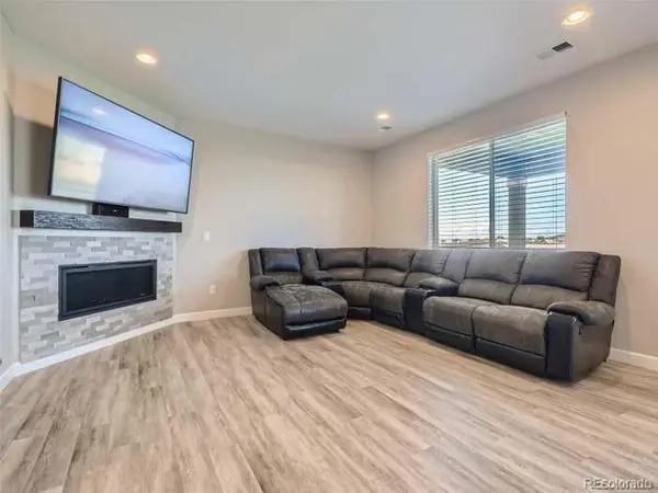 27431 E 10th, Aurora, CO 80018