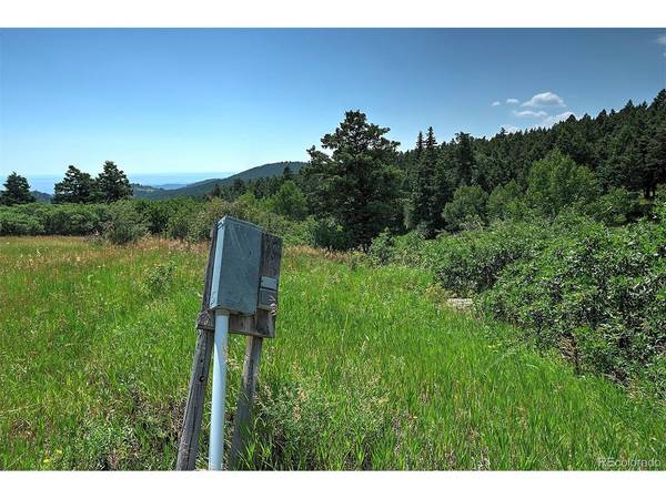 13884 N Trail, Littleton, CO 80127