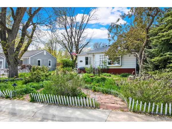 5211 Dover, Arvada, CO 80002