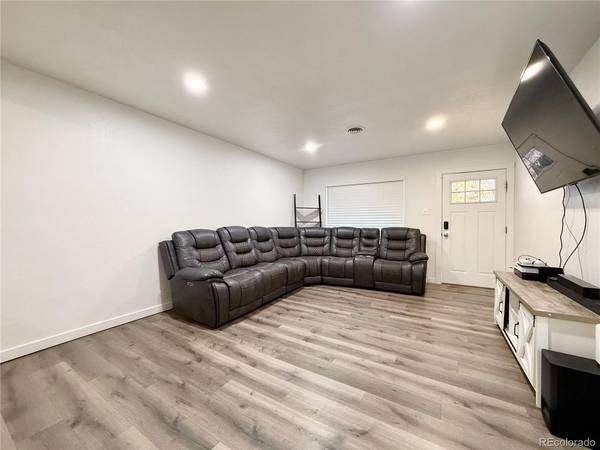 1001 Troy, Aurora, CO 80011