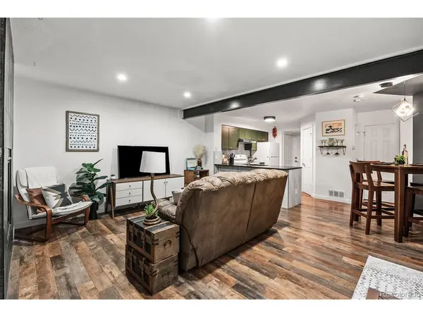 910 S Dahlia #A, Denver, CO 80246