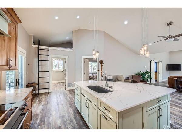 352 Peak View, Florissant, CO 80816