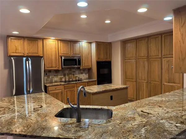 10145 Charissglen, Highlands Ranch, CO 80126