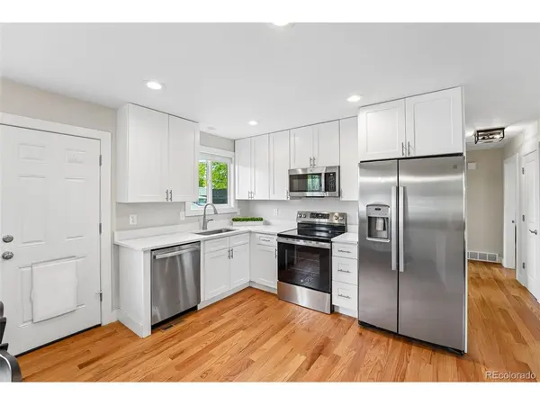 3521 W Mountain, Englewood, CO 80110