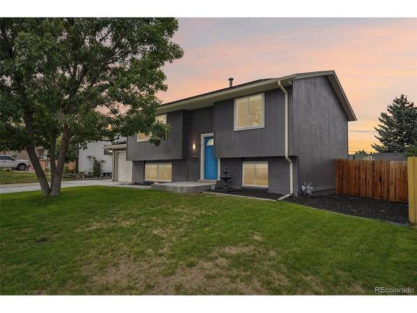 3521 W Mountain, Englewood, CO 80110