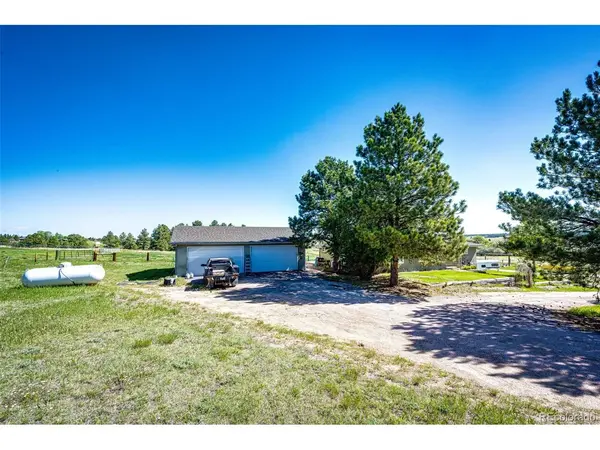 2487 Pinto, Elizabeth, CO 80107