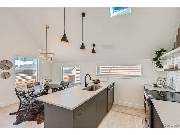 1121 S Dahlia, Denver, CO 80246