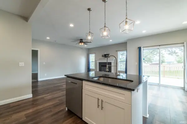 2610 Nature View DR, Warsaw, IN 46582