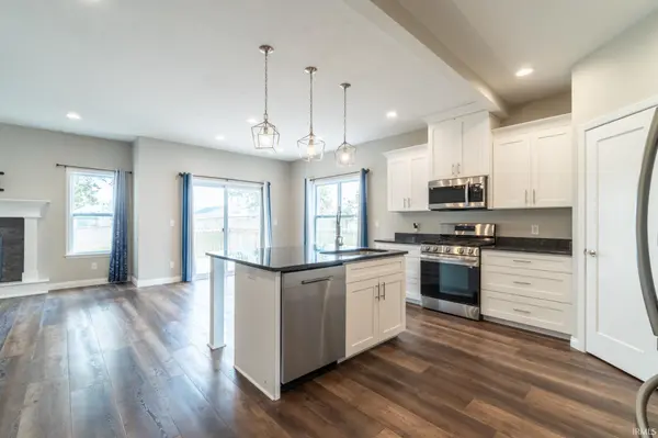 2610 Nature View DR, Warsaw, IN 46582
