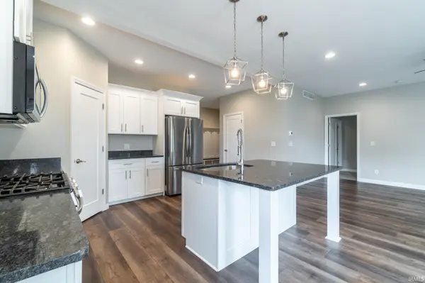 2610 Nature View DR, Warsaw, IN 46582