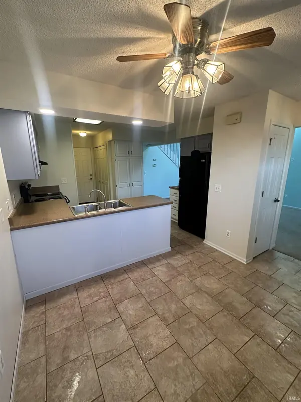 7883 Harrisburg LN, Fort Wayne, IN 46835-1226