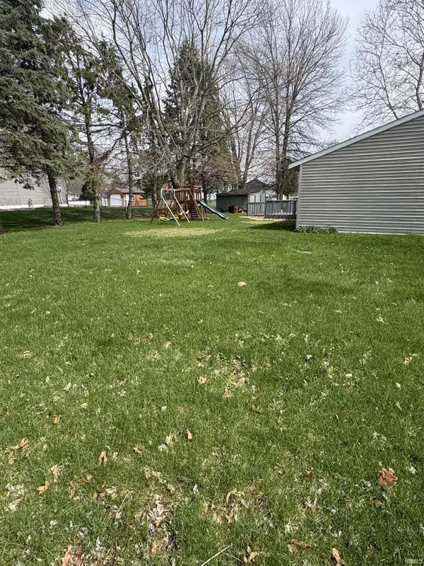 10365 Sunset LN, Osceola, IN 46561