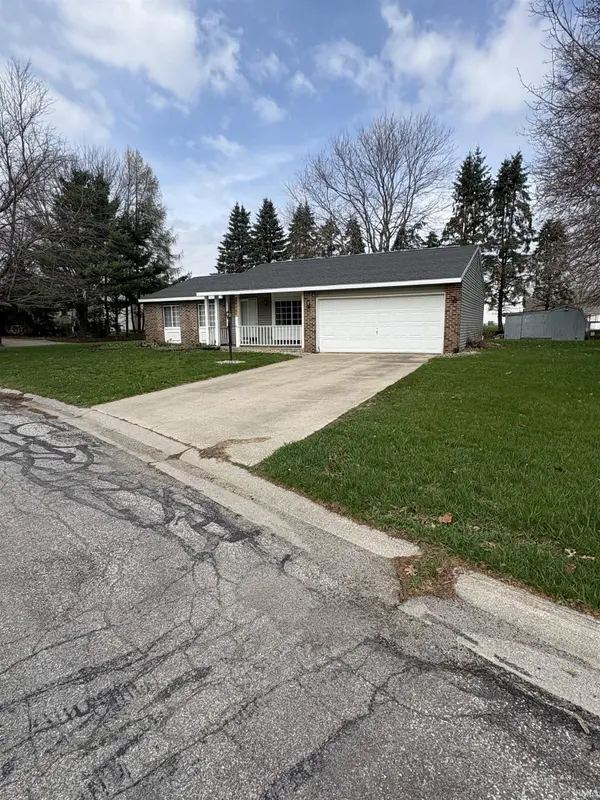 10365 Sunset LN, Osceola, IN 46561