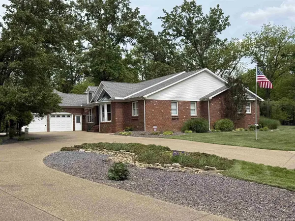 1166 Twin Lakes CT, Boonville, IN 47601
