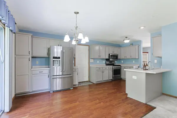 10035 Ashwood Forest DR, Osceola, IN 46561-8926