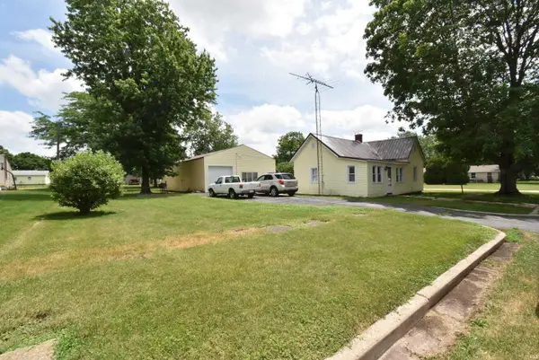 305 S Chestnut ST, Earl Park, IN 47944