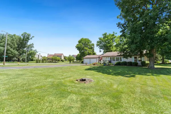 5026 Wheelock RD, Fort Wayne, IN 46835-9529