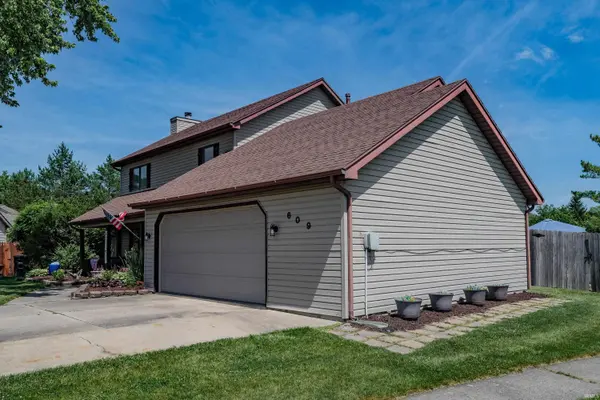 609 Woodland Springs PL, Fort Wayne, IN 46825-6476